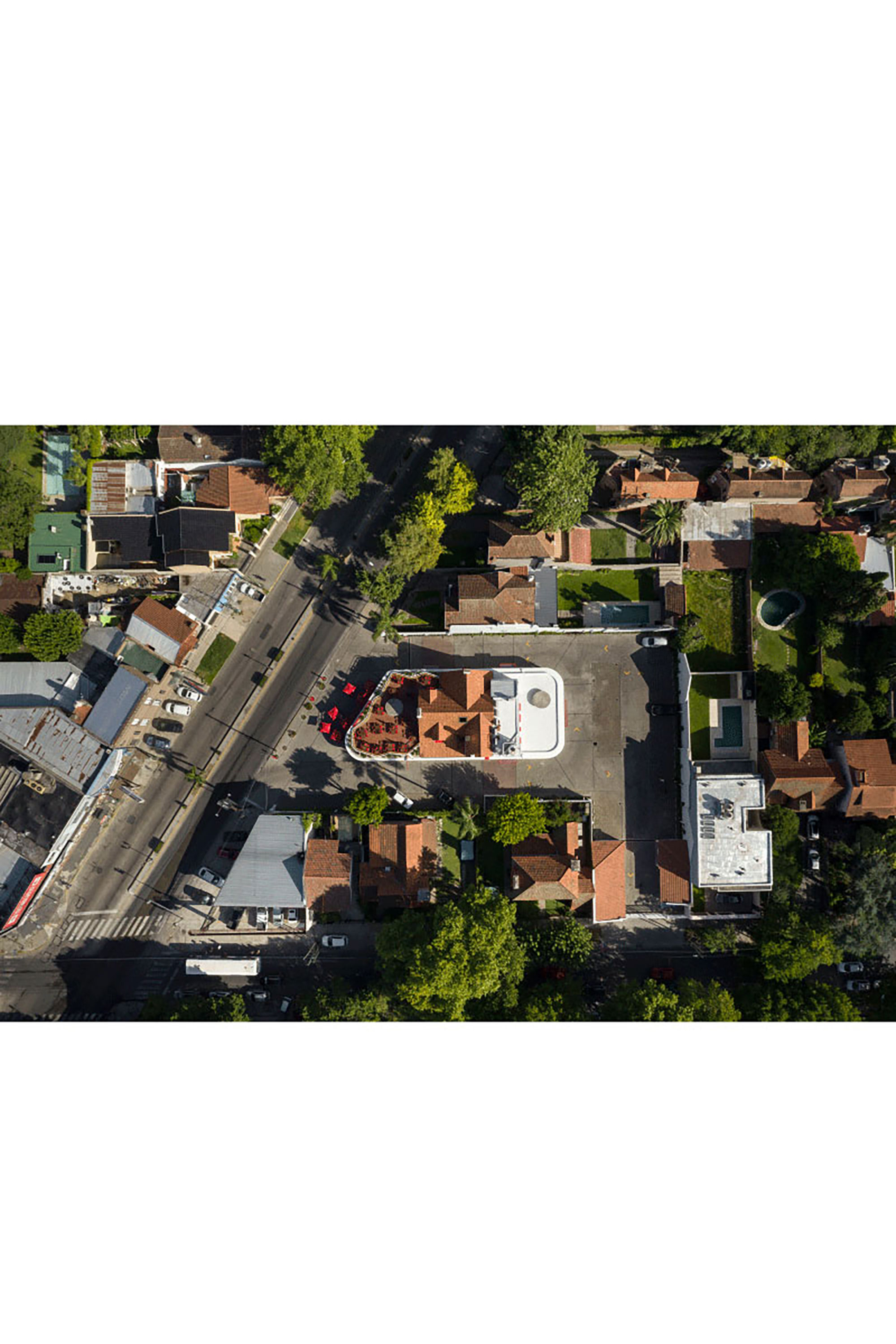 Veneciana Adrogue Este  ||| AV. Espora 563 ||| DRM Ariquitectura